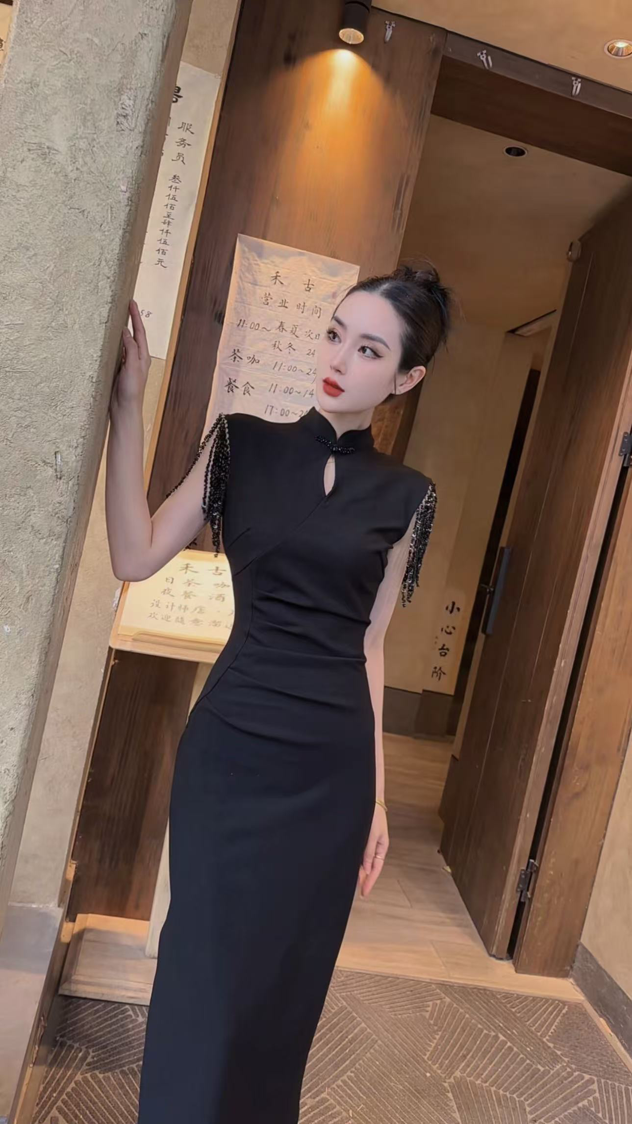 流苏复古连衣裙重工褶皱显瘦长裙