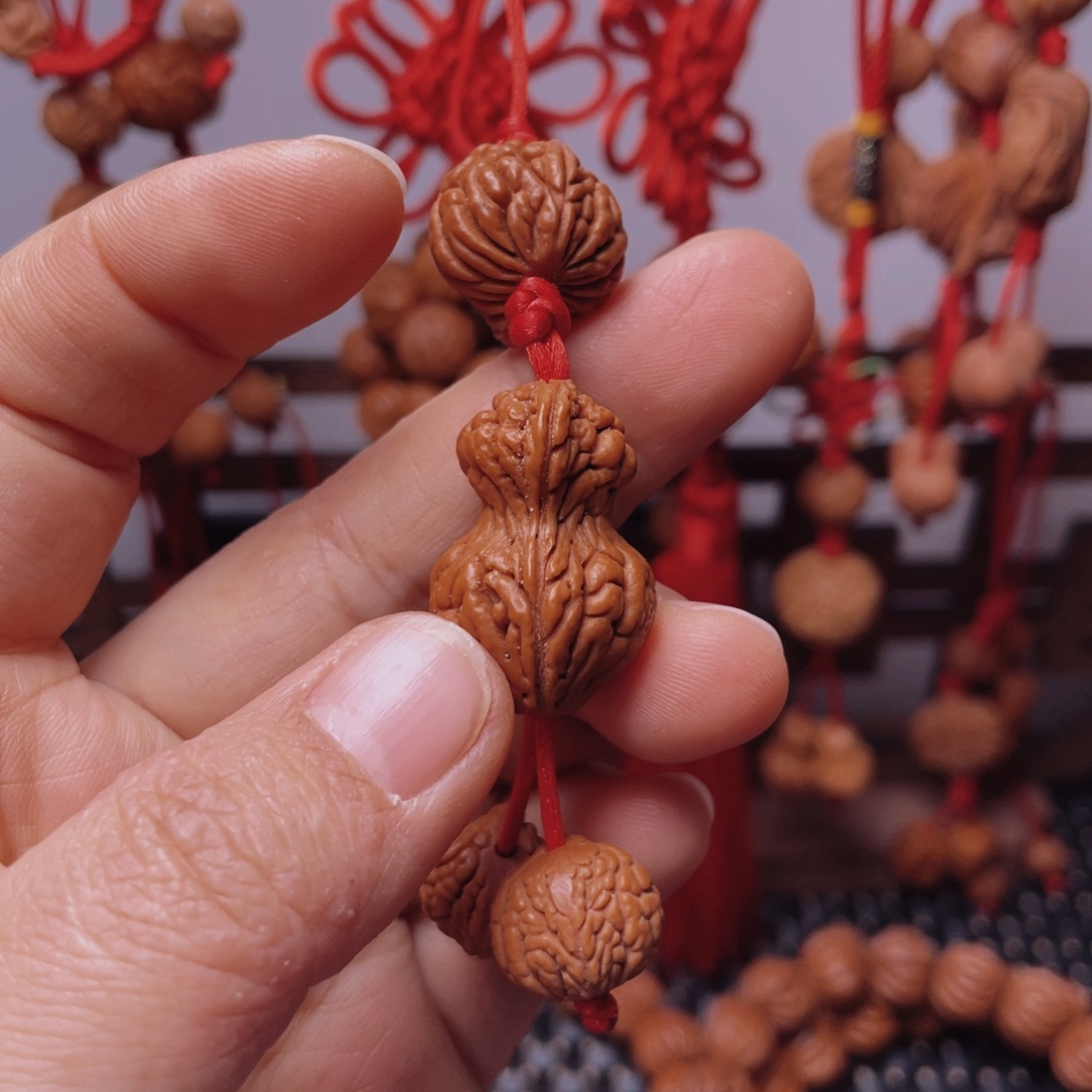 木质类龙纹桃枭挂件