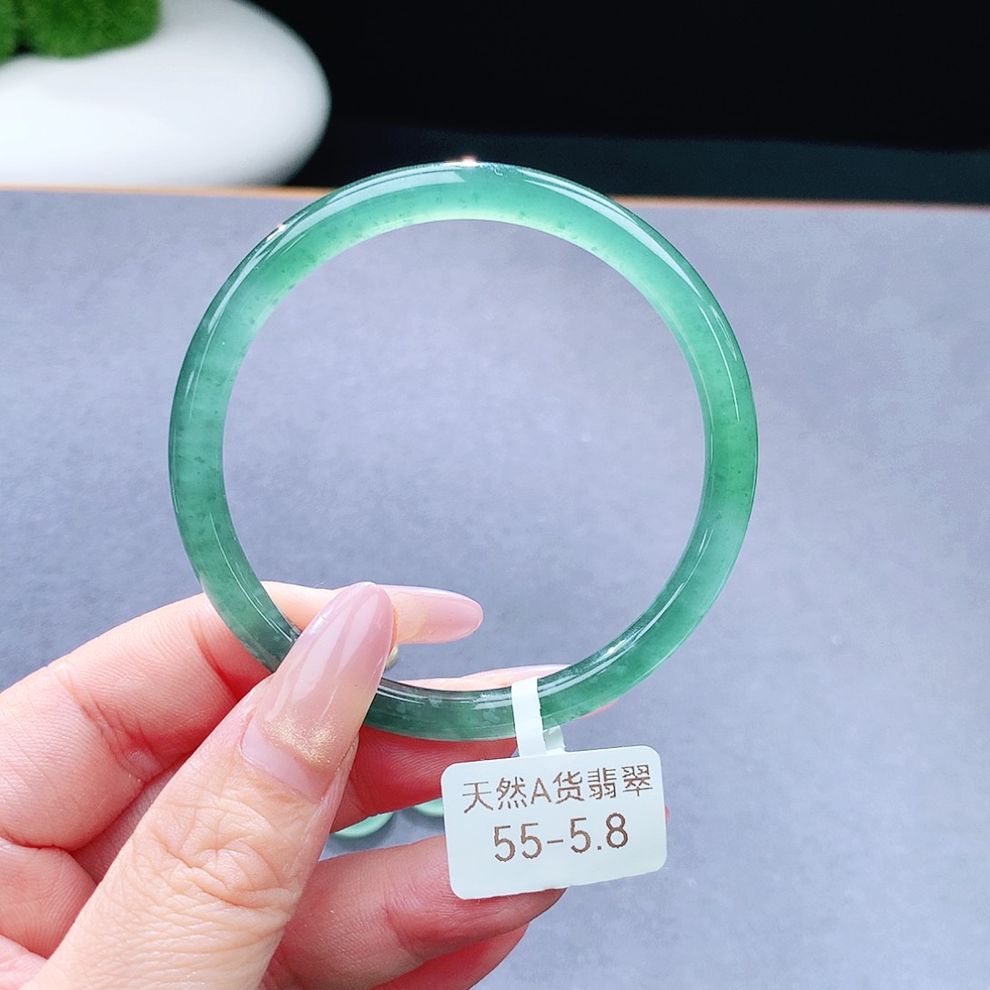 未镶嵌手镯（圆镯）翡翠