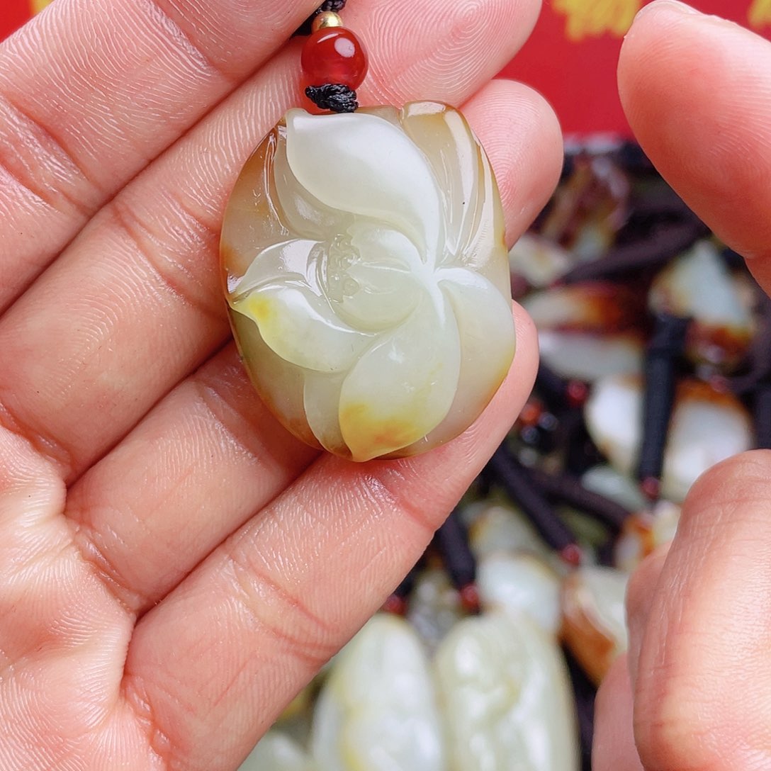 和田玉颈饰未镶嵌