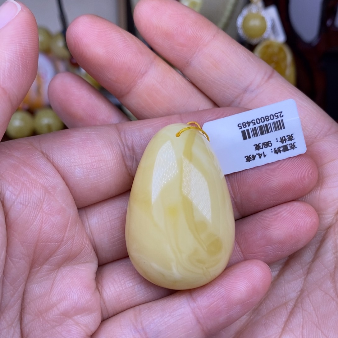 蜜蜡吊坠(不含链)未镶嵌浓白蜡水滴