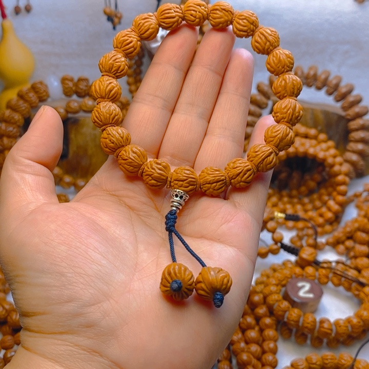 吊坠桃核金蟾籽手持