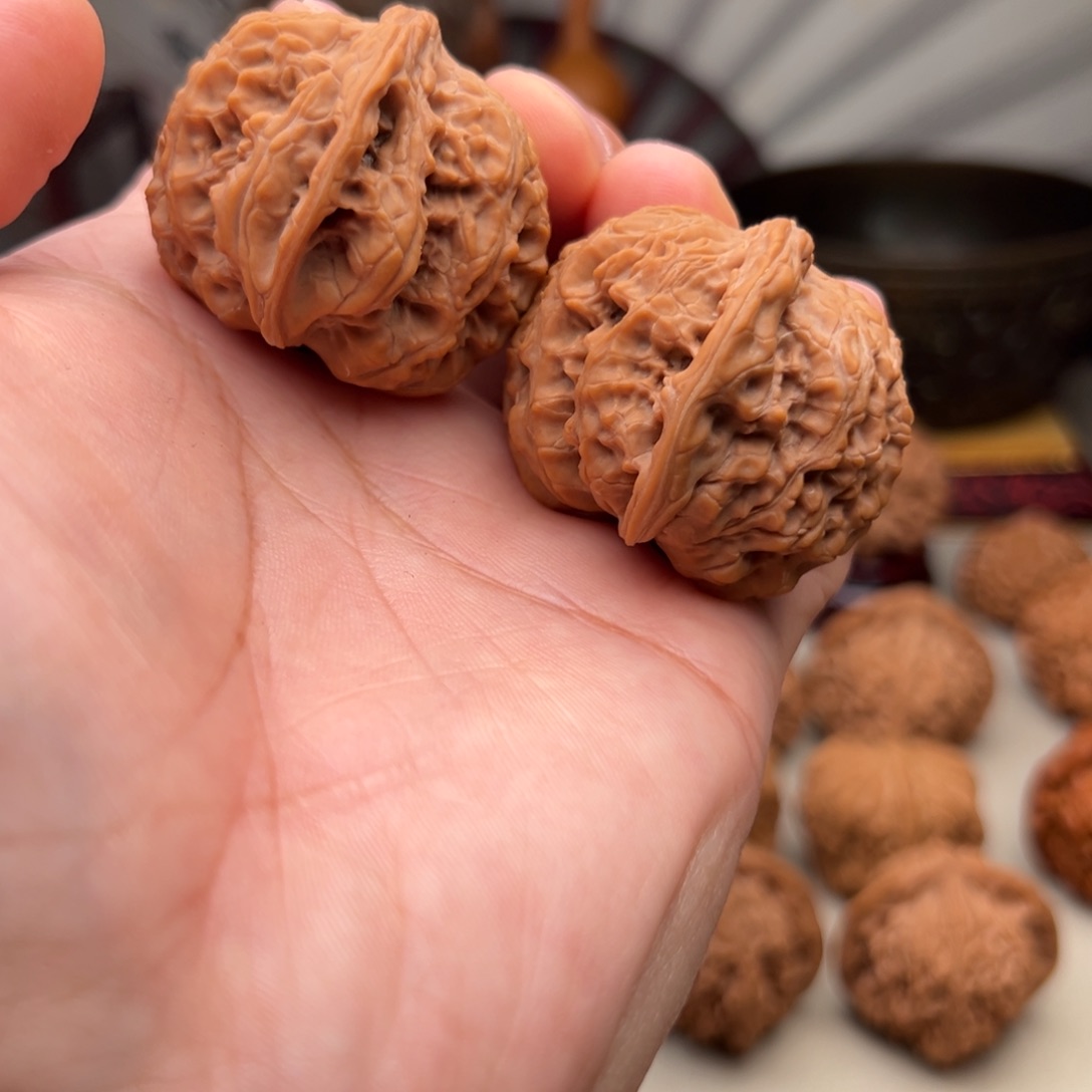 金***闪吊坠文玩核桃龙洞裕