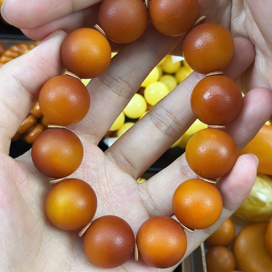 未镶嵌琥珀颈饰蜜蜡