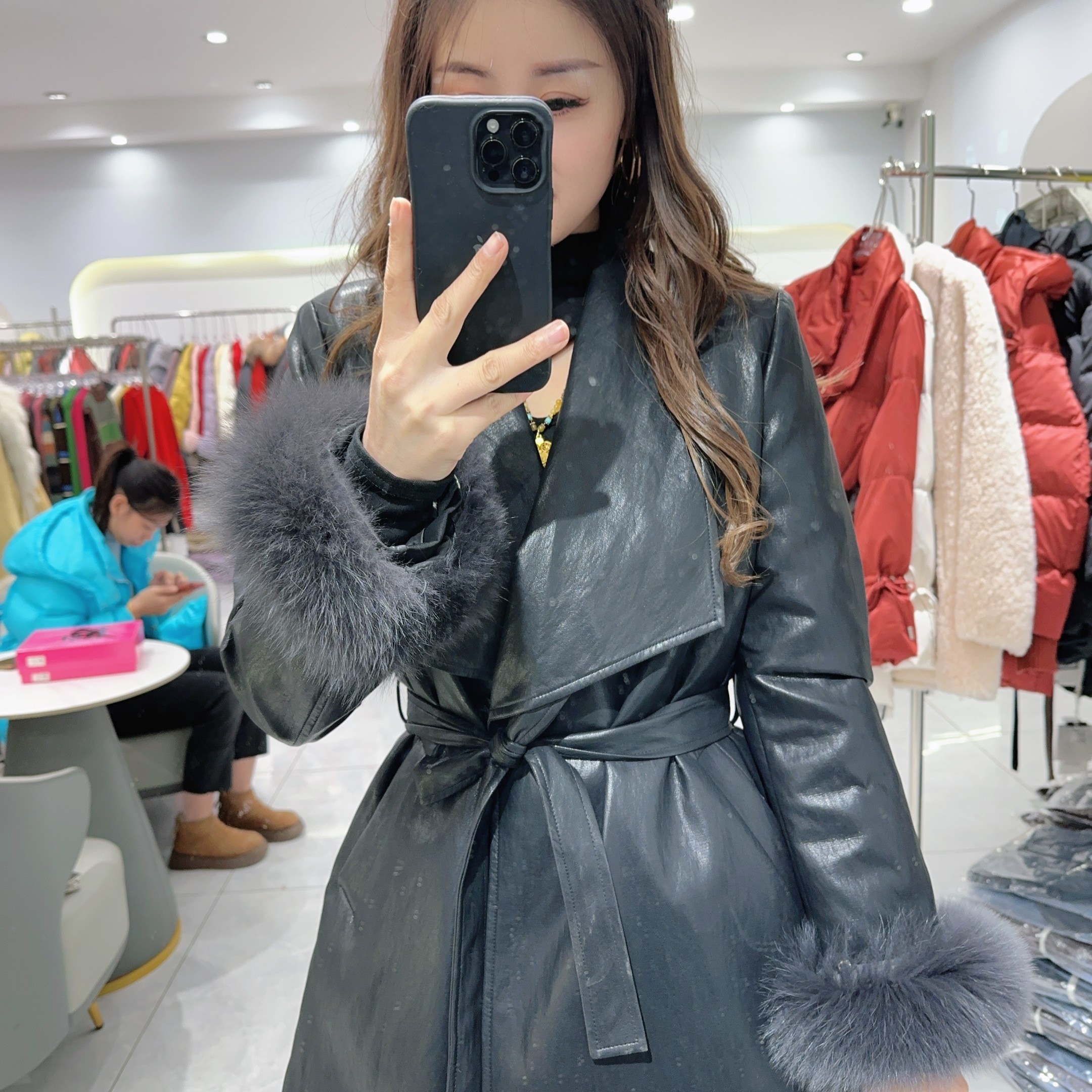 洋气翻领皮衣羽绒服76CM