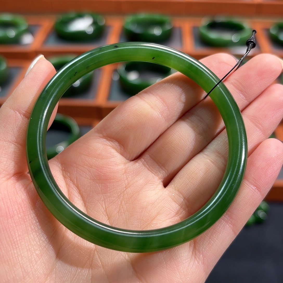 和田玉（碧玉）未镶嵌手镯60-61/辣绿/细圆条
