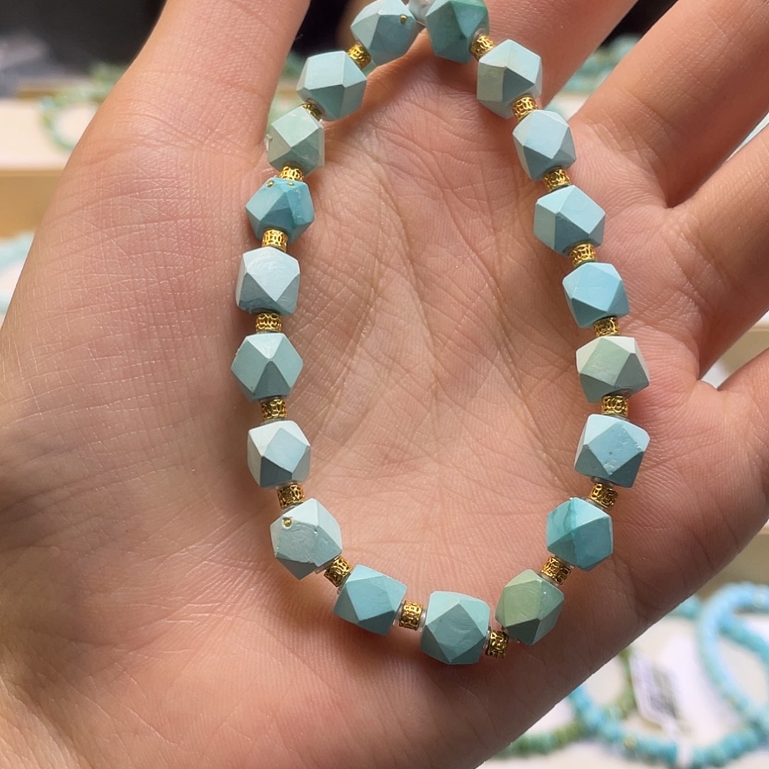 绿松石未镶嵌珠宝奇石017