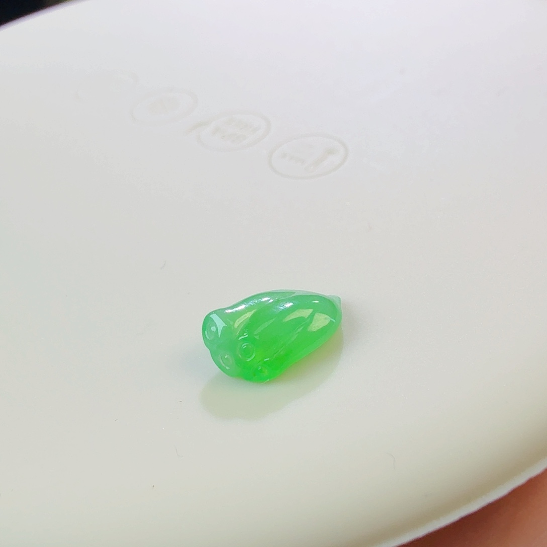 翡翠裸石甜阳绿莲蓬