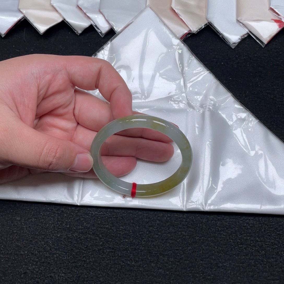 翡翠未镶嵌手镯55.8贵妃