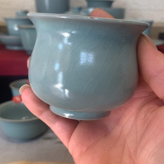 微瑕，汝官窑釉色，圆融杯