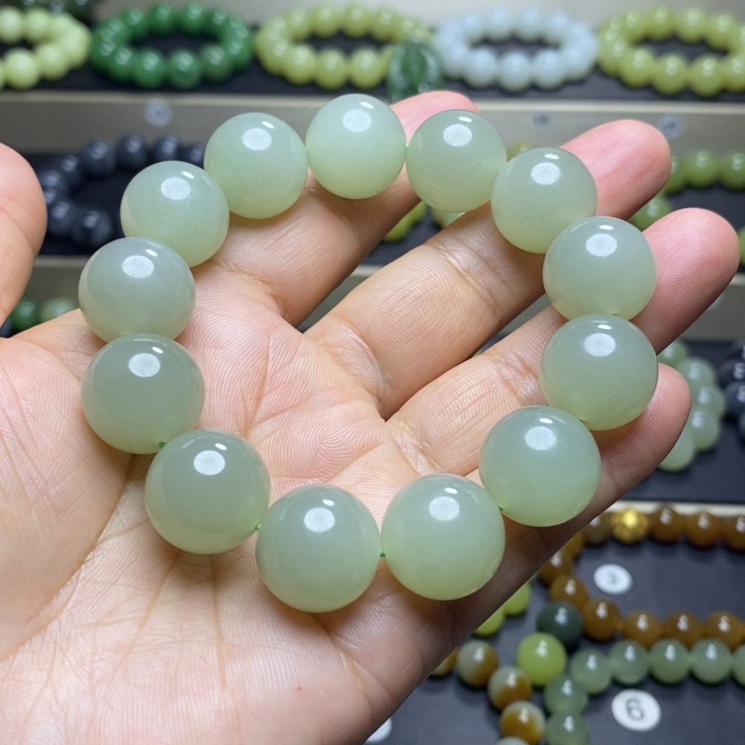 和田玉未镶嵌手串