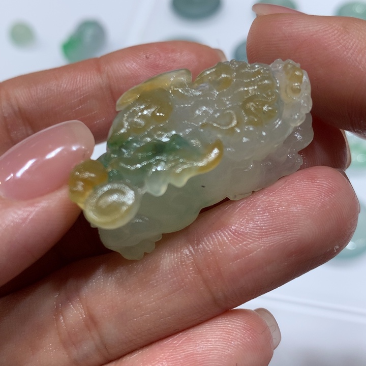 翡翠颈饰未镶嵌天然翡翠