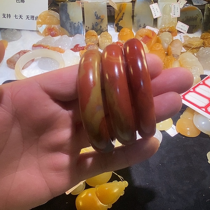 蒙****石英质玉未镶嵌手镯手镯