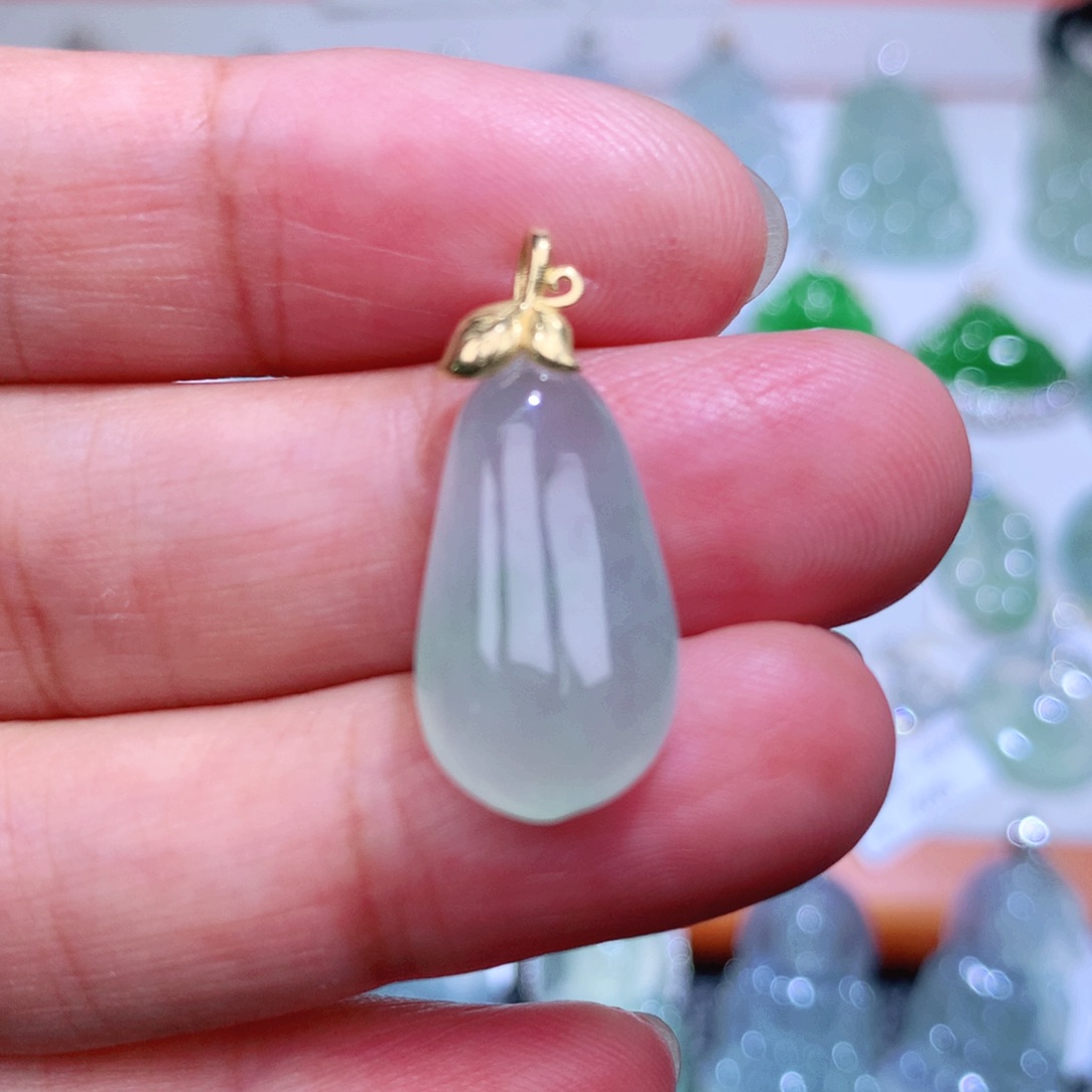 翡翠18K金镶嵌颈饰福瓜