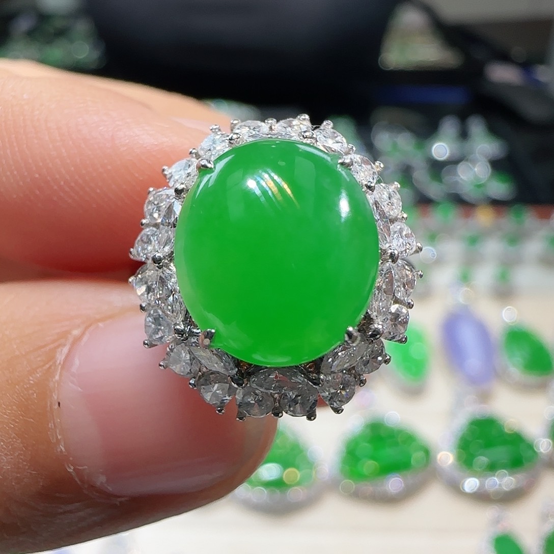 翡翠吊坠(不含链)18K金镶嵌