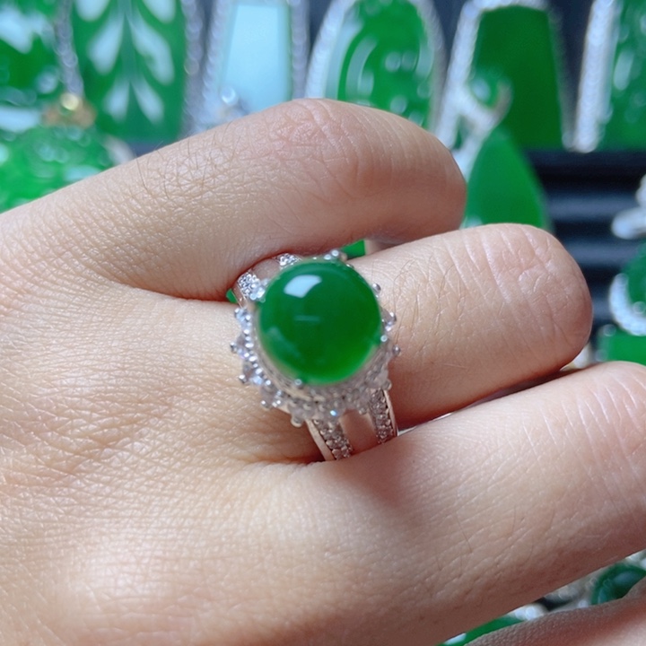 翡翠颈饰未镶嵌            