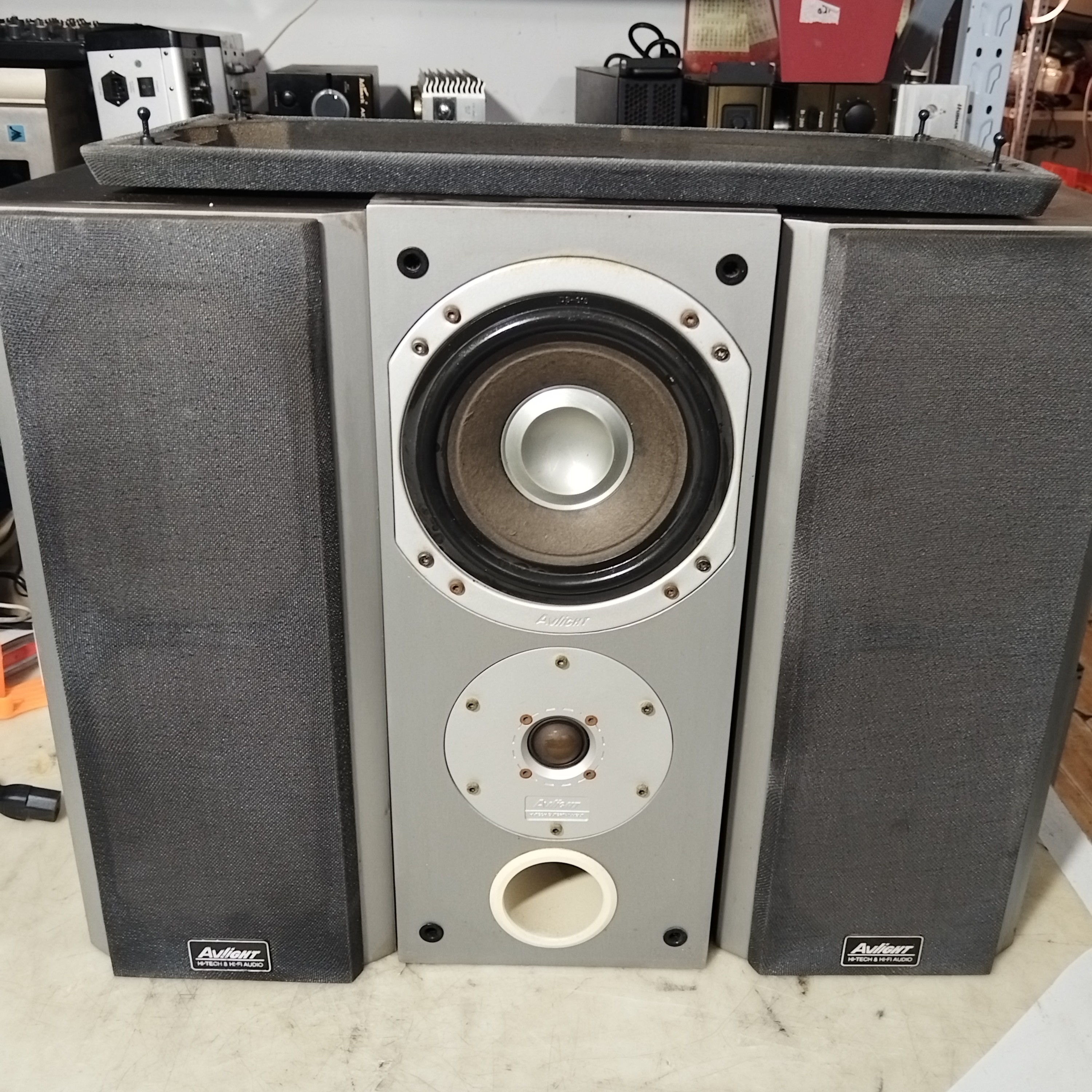 8新  爱环绕一对，成色如图，不包邮费，不支持七天无理由退货