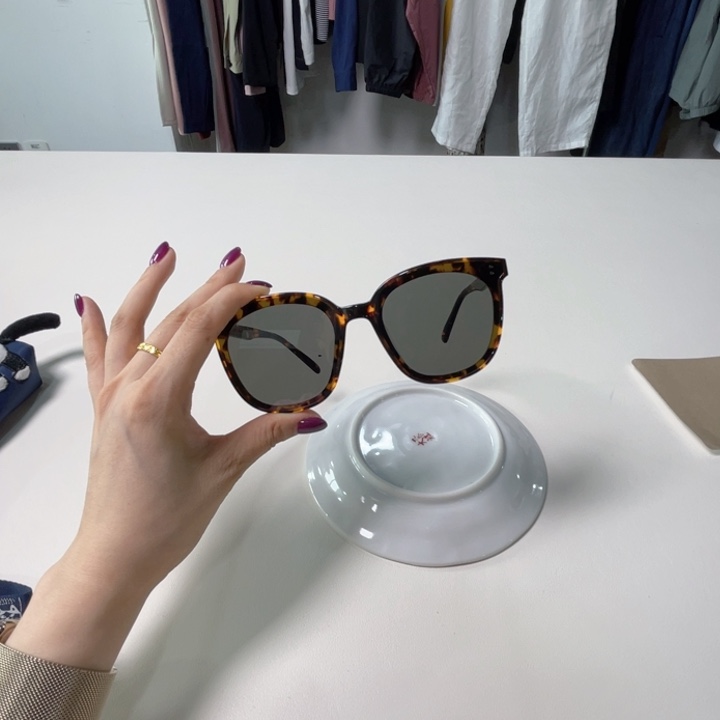 瓷片玳瑁色myma 。。。。。。。。。。。。。。。。。