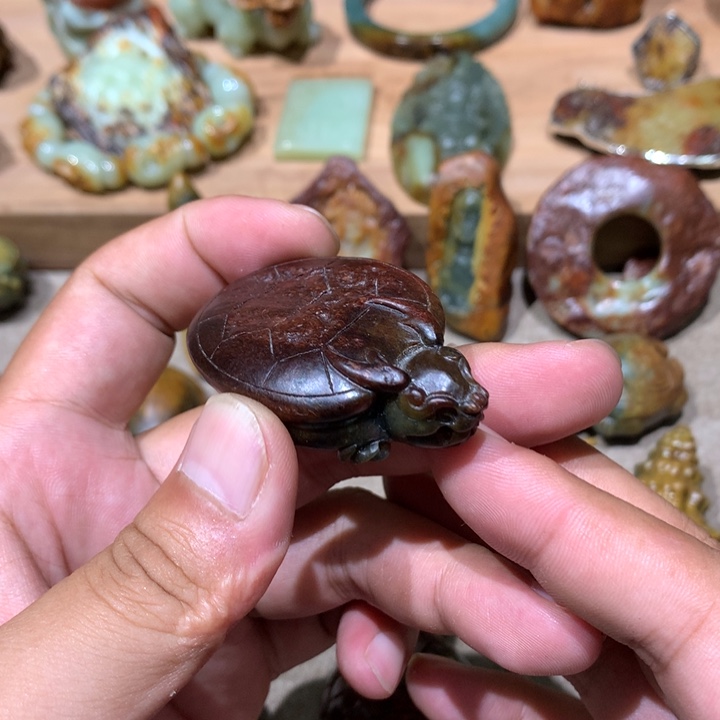 未镶嵌岫岩河磨玉（透闪石质玉）把件