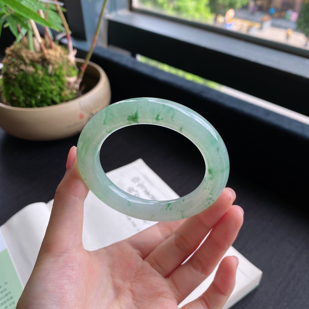 好色珠宝  圈口54缅甸老坑A货糯冰种飘花圆条女款翡翠手镯