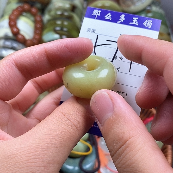 未镶嵌蛇纹石玉颈饰