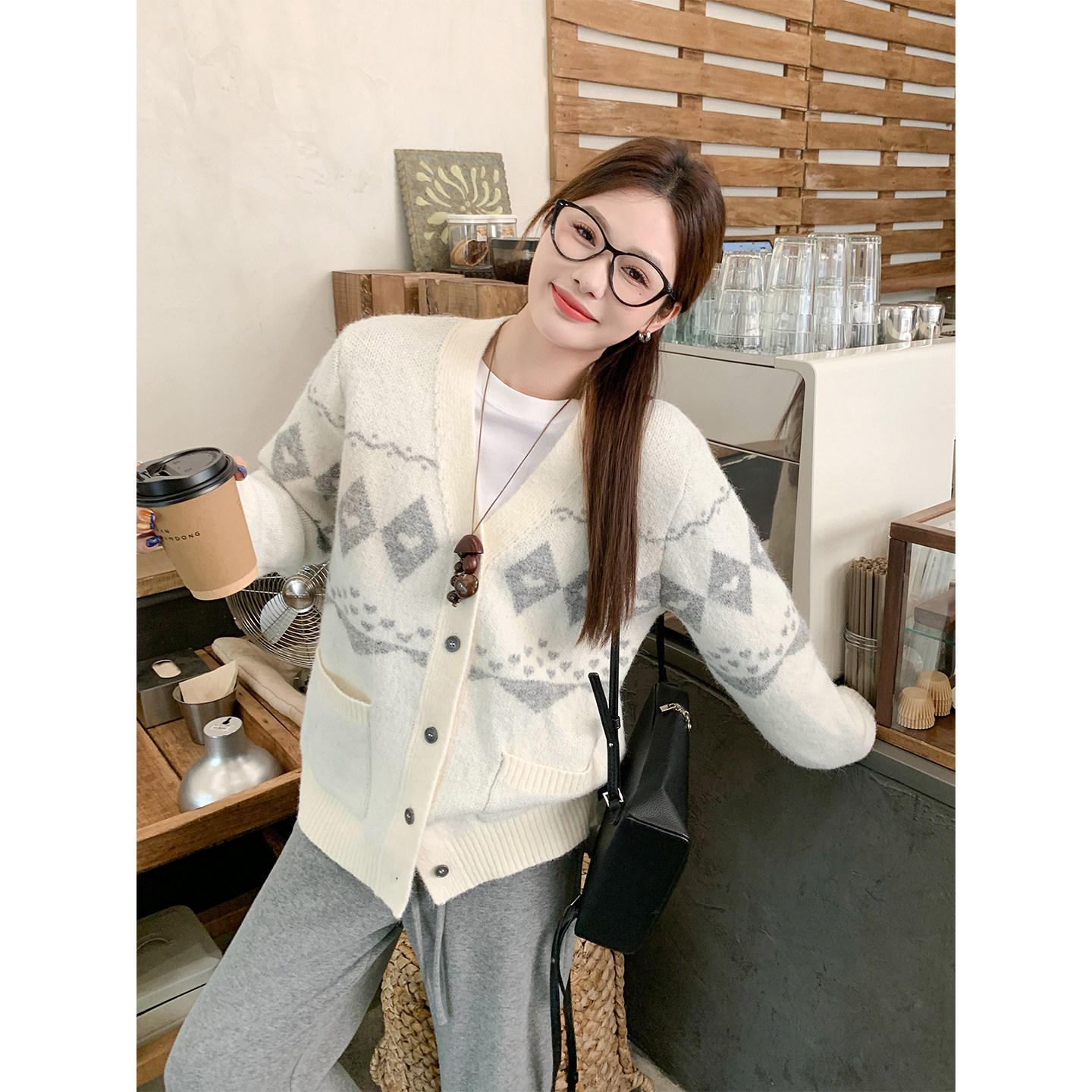 曾小咸 韩系提花米白v领毛衣开衫女ZA54MZH1537