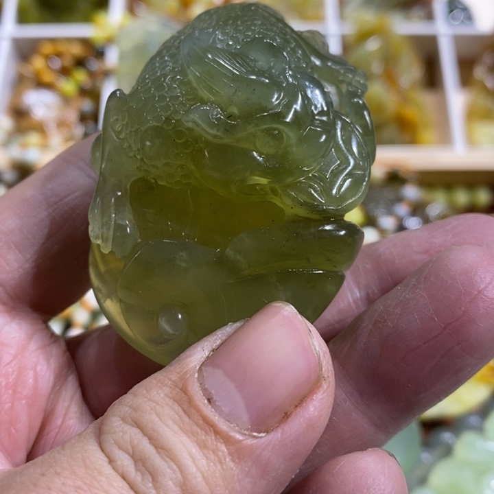 蛇纹石玉颈饰未镶嵌