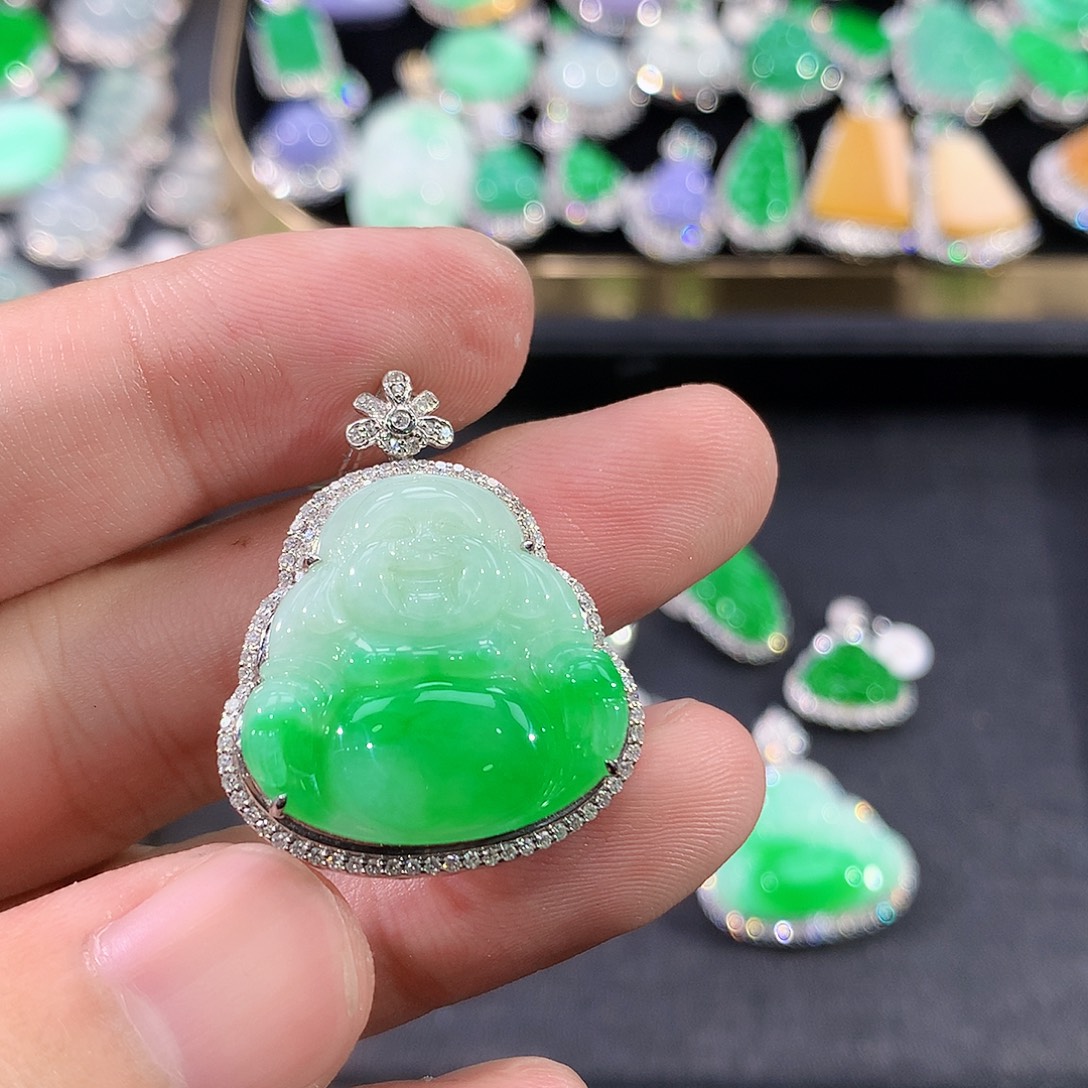 翡翠18K金镶嵌颈饰