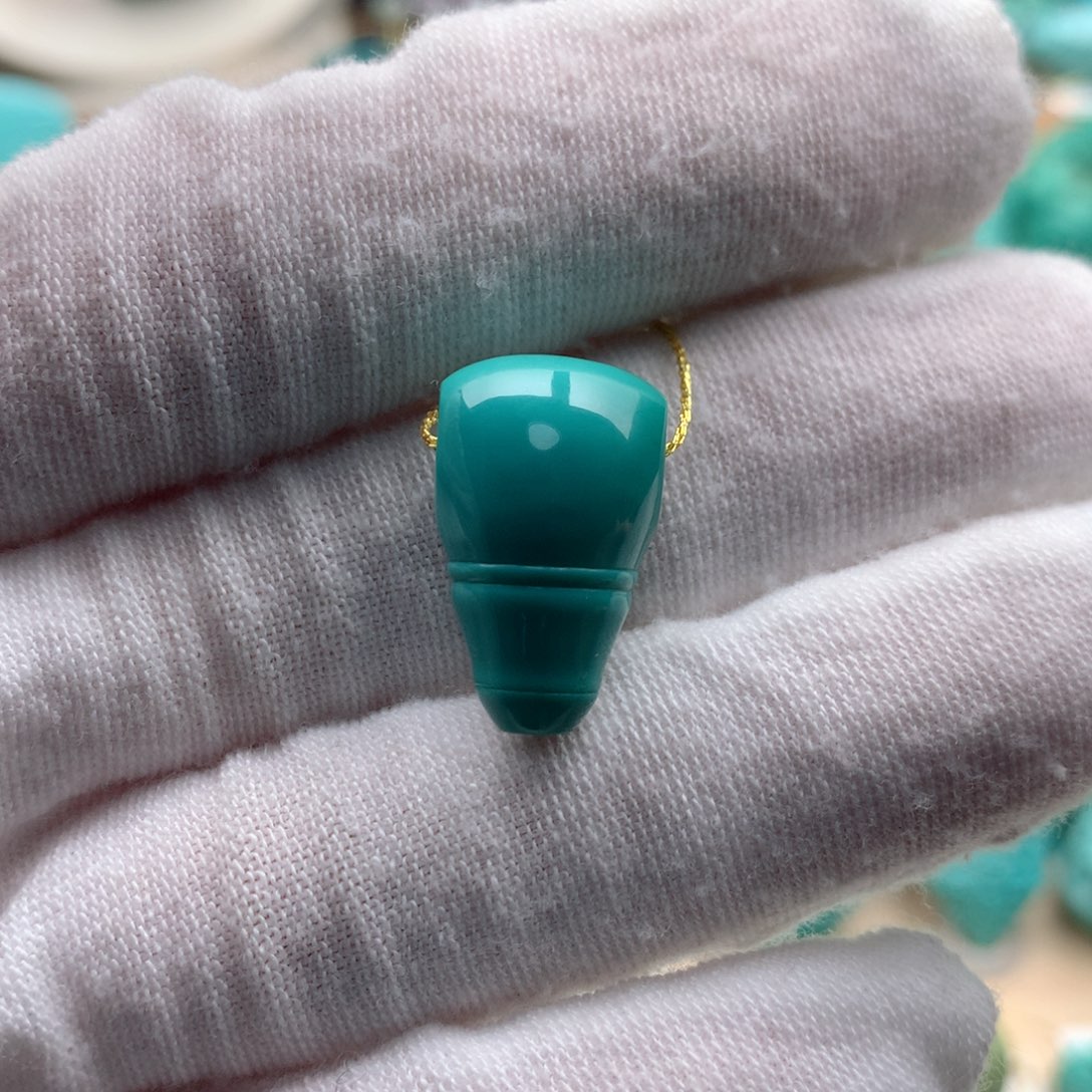 绿松石颈饰未镶嵌