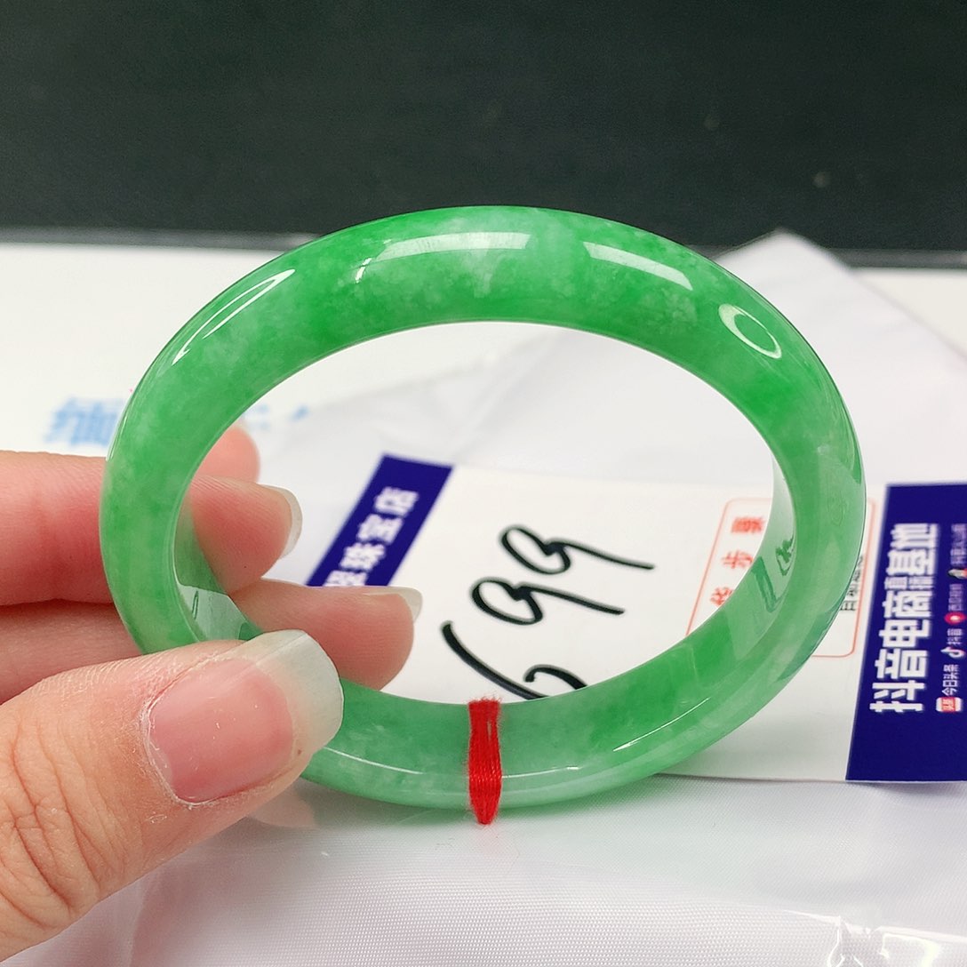 翡翠未镶嵌手镯（贵妃镯）翡翠