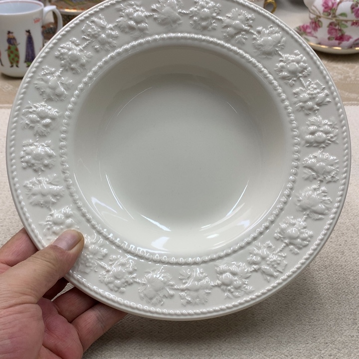 瓷片这点上方是不是