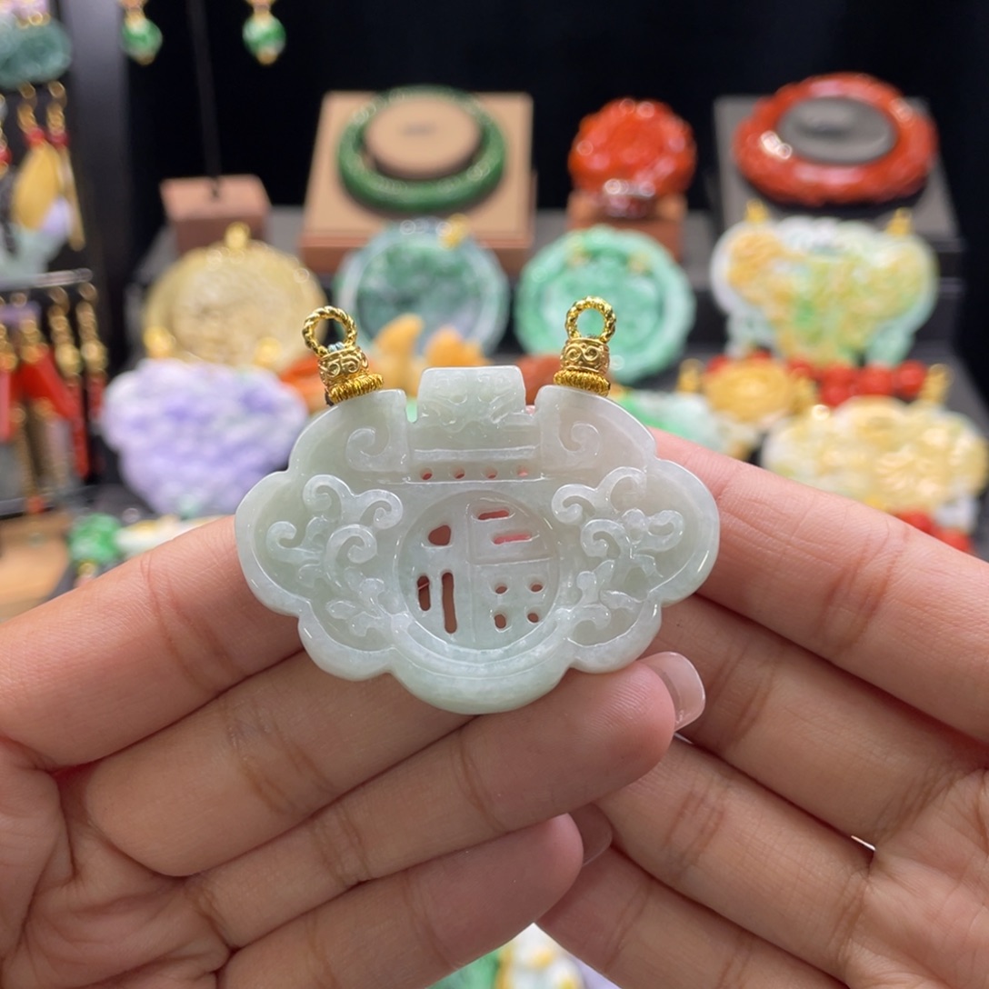 翡翠颈饰未镶嵌?****）代编织