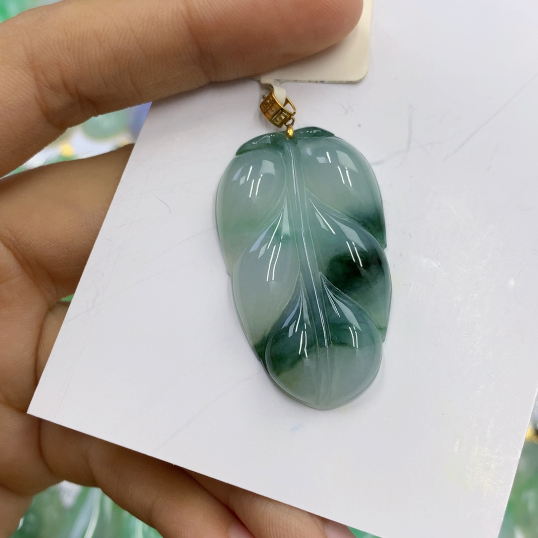 翡翠18K金镶嵌颈饰翡翠