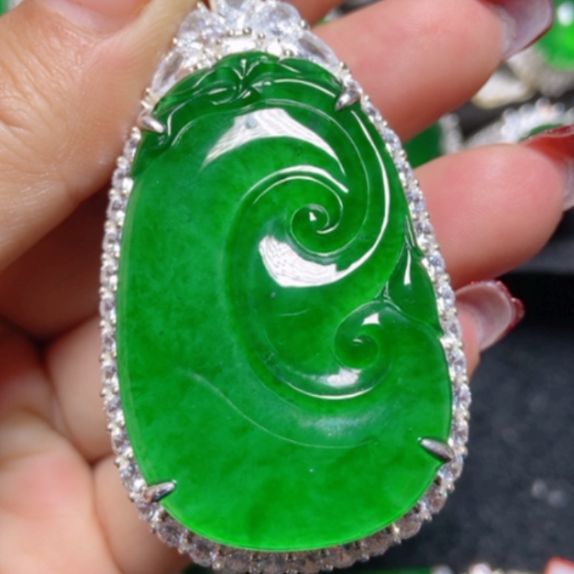 【闪购商品】翡翠颈饰银S925镶嵌翡翠