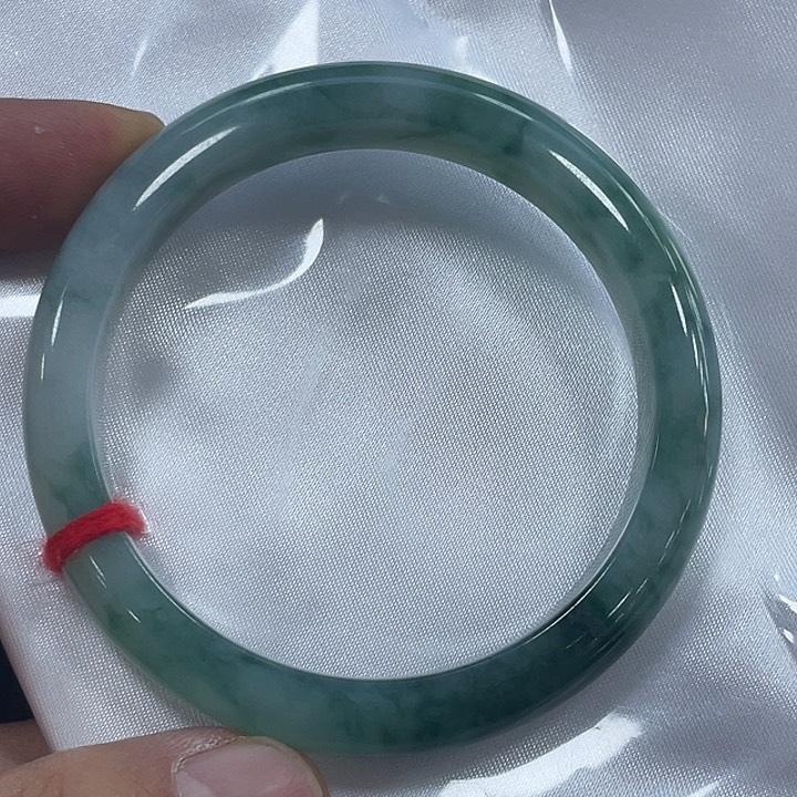 翡翠手镯未镶嵌翡翠手镯