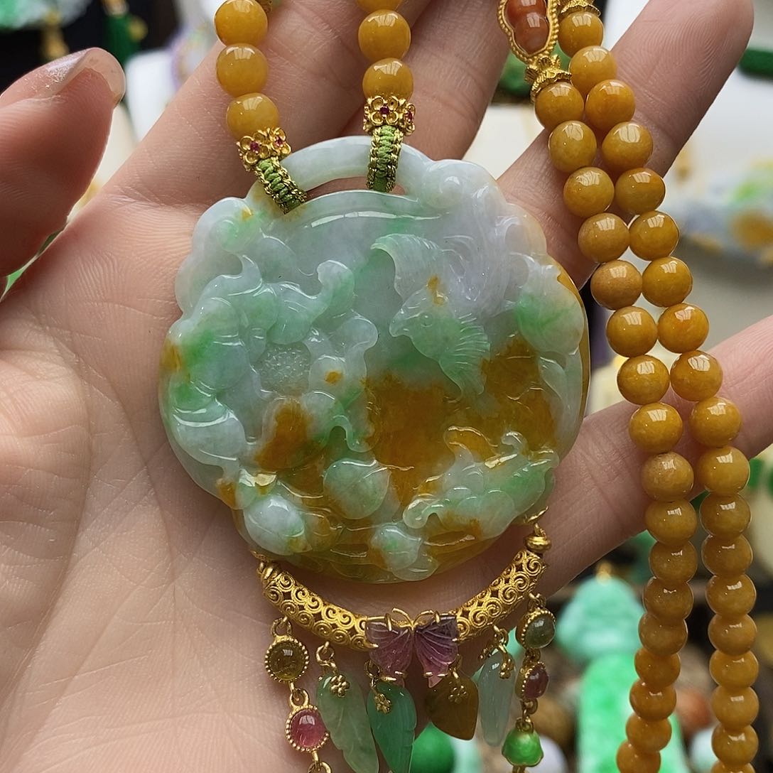 翡翠颈饰未镶嵌天然