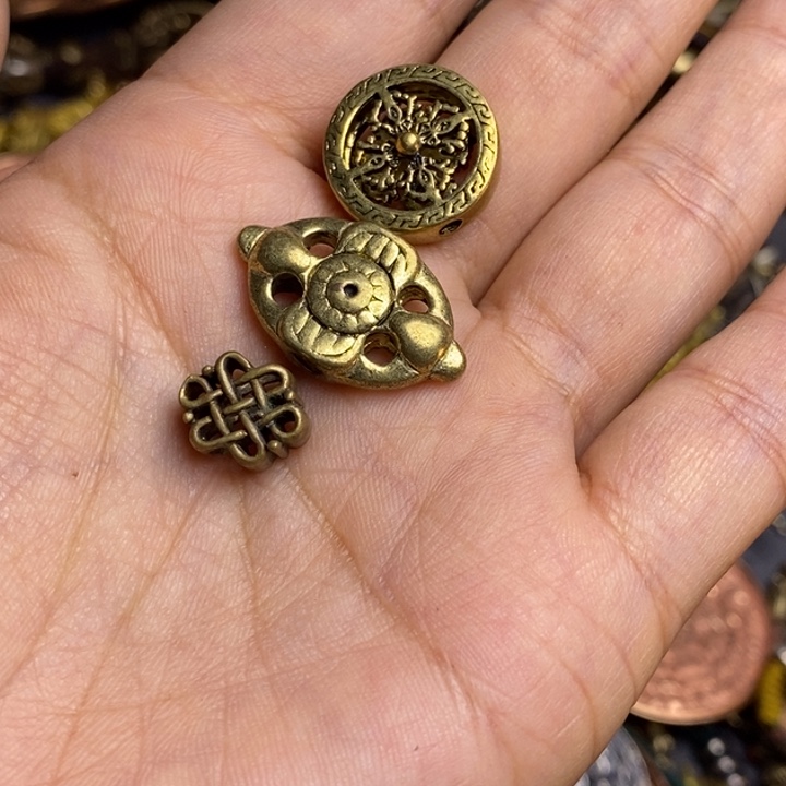 宇***员红色绳子穿好配件黄铜