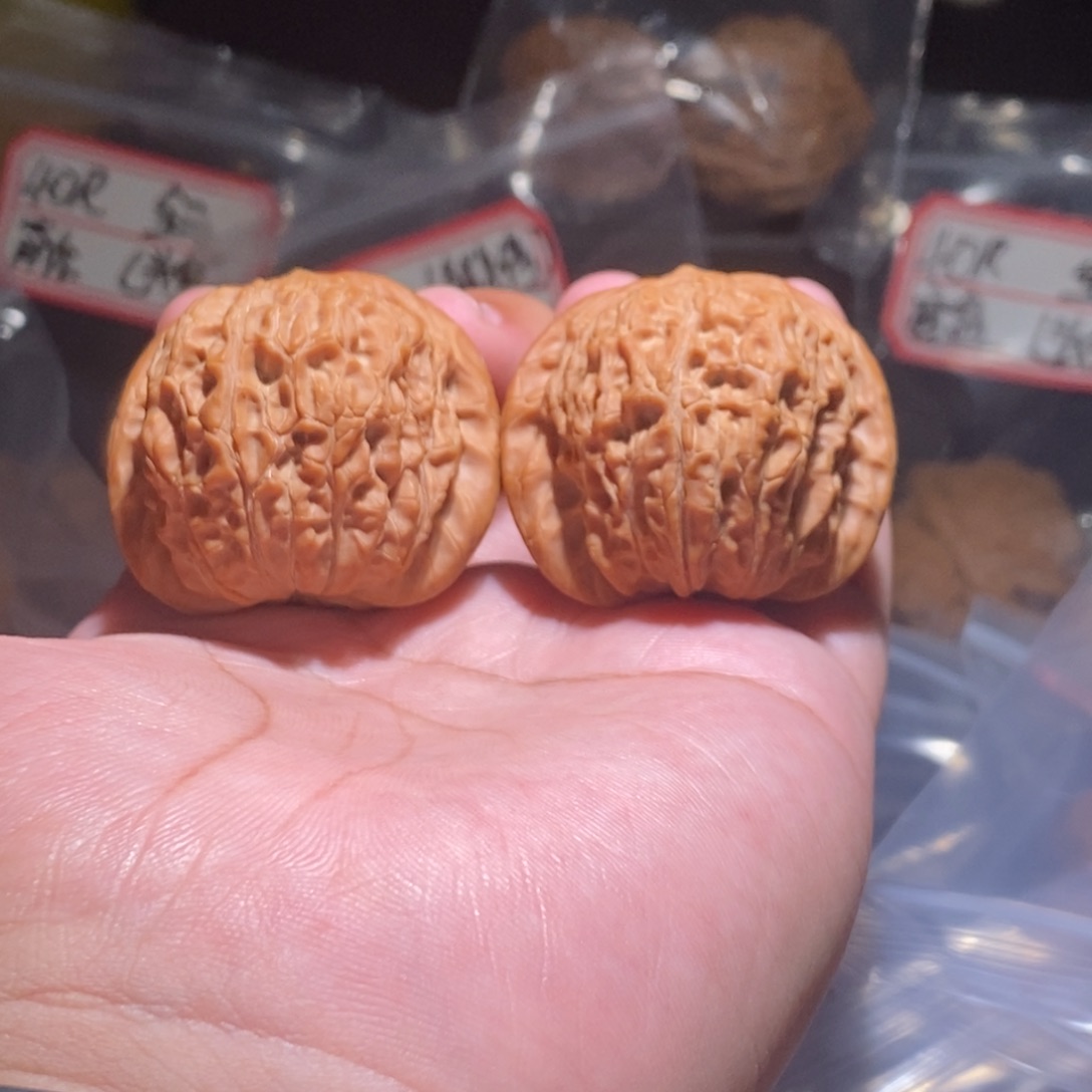 1***1吊坠文玩核桃41全品血麒麟（轻微水间）