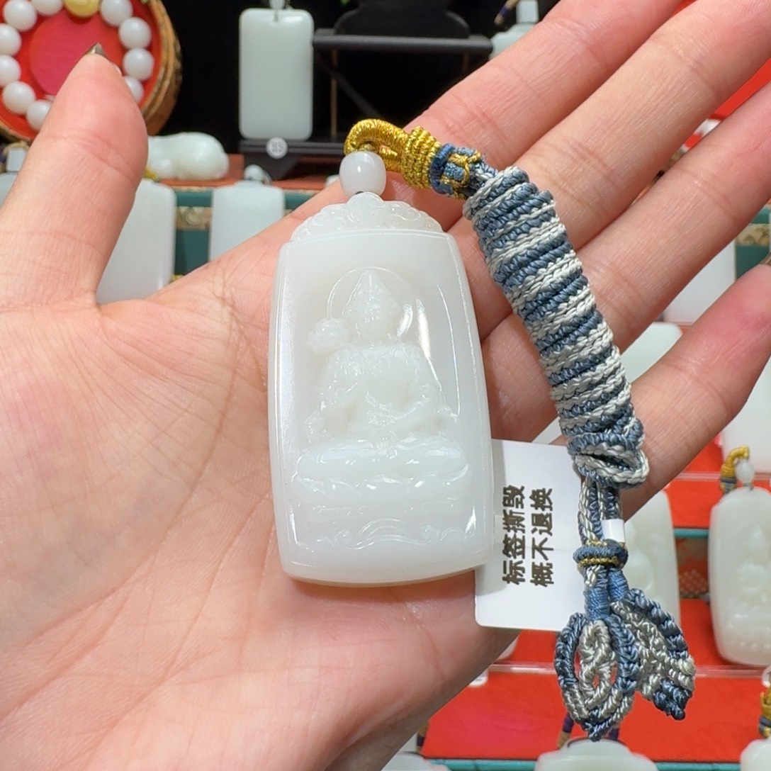 d***子和田玉未镶嵌颈饰