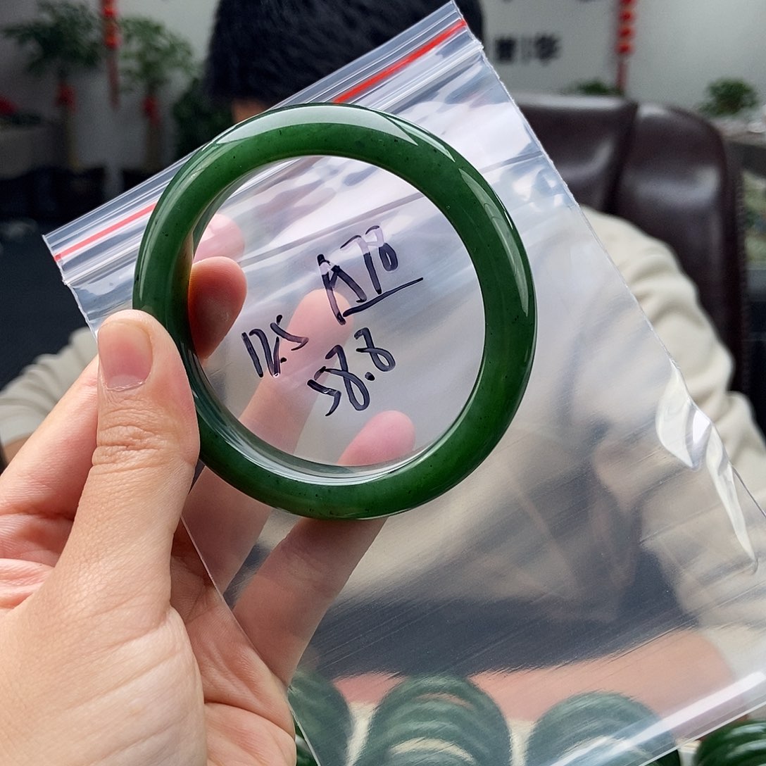 和田玉颜色多样性发拍一发一未镶嵌