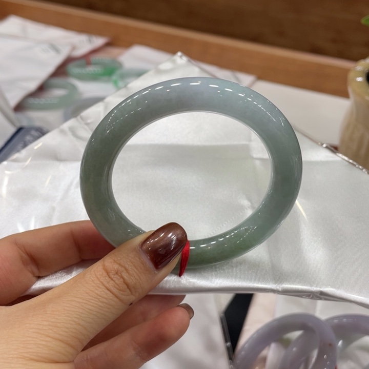 翡翠手镯未镶嵌手镯