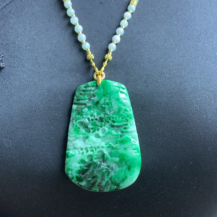 翡翠颈饰未镶嵌翡翠