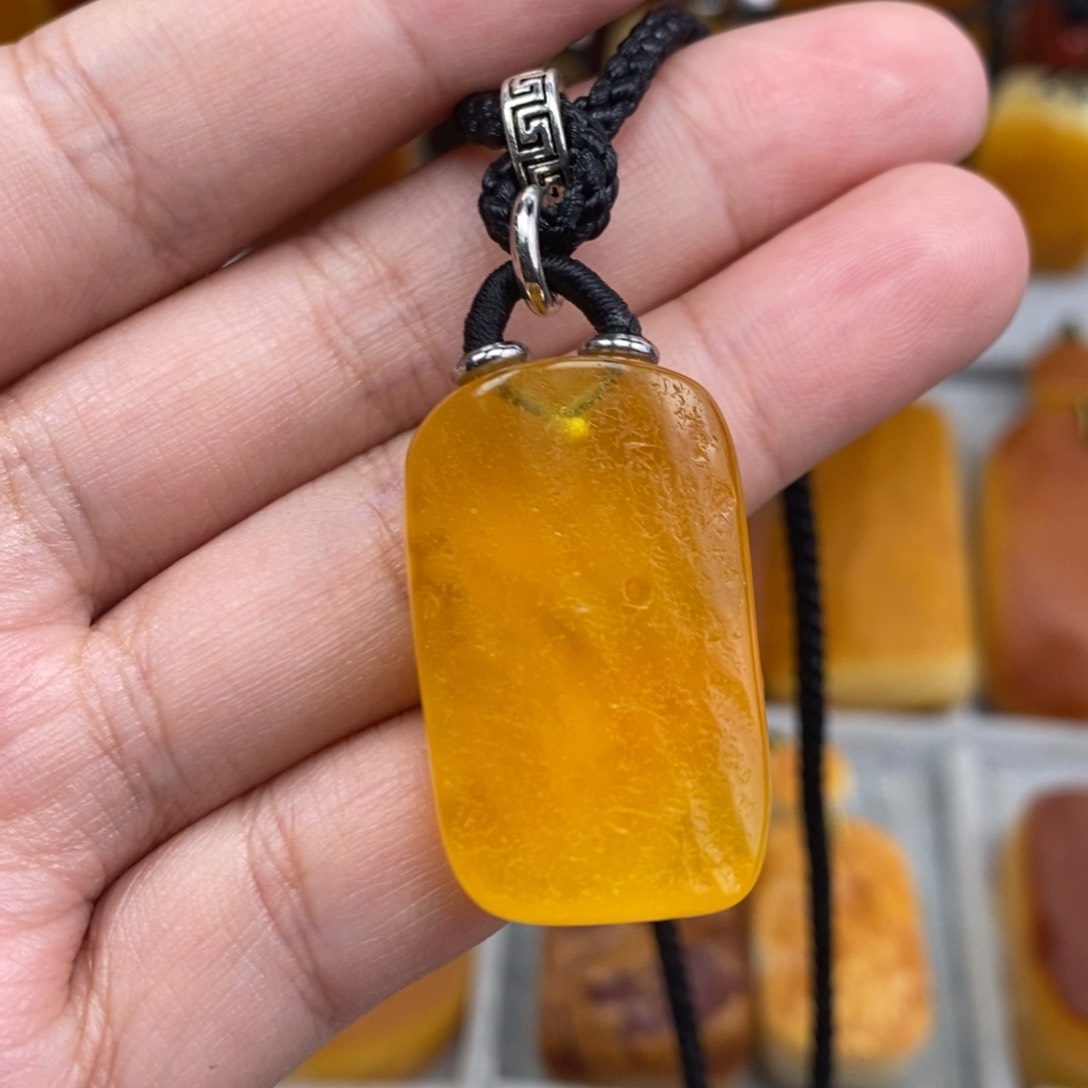 琥珀吊坠(赠链)未镶嵌