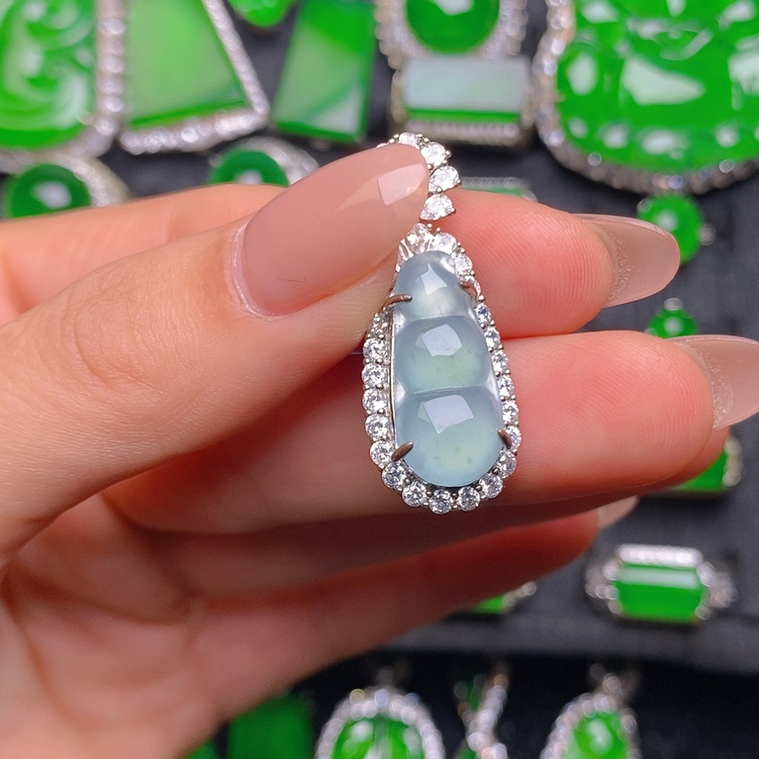 翡翠未镶嵌颈饰吊坠