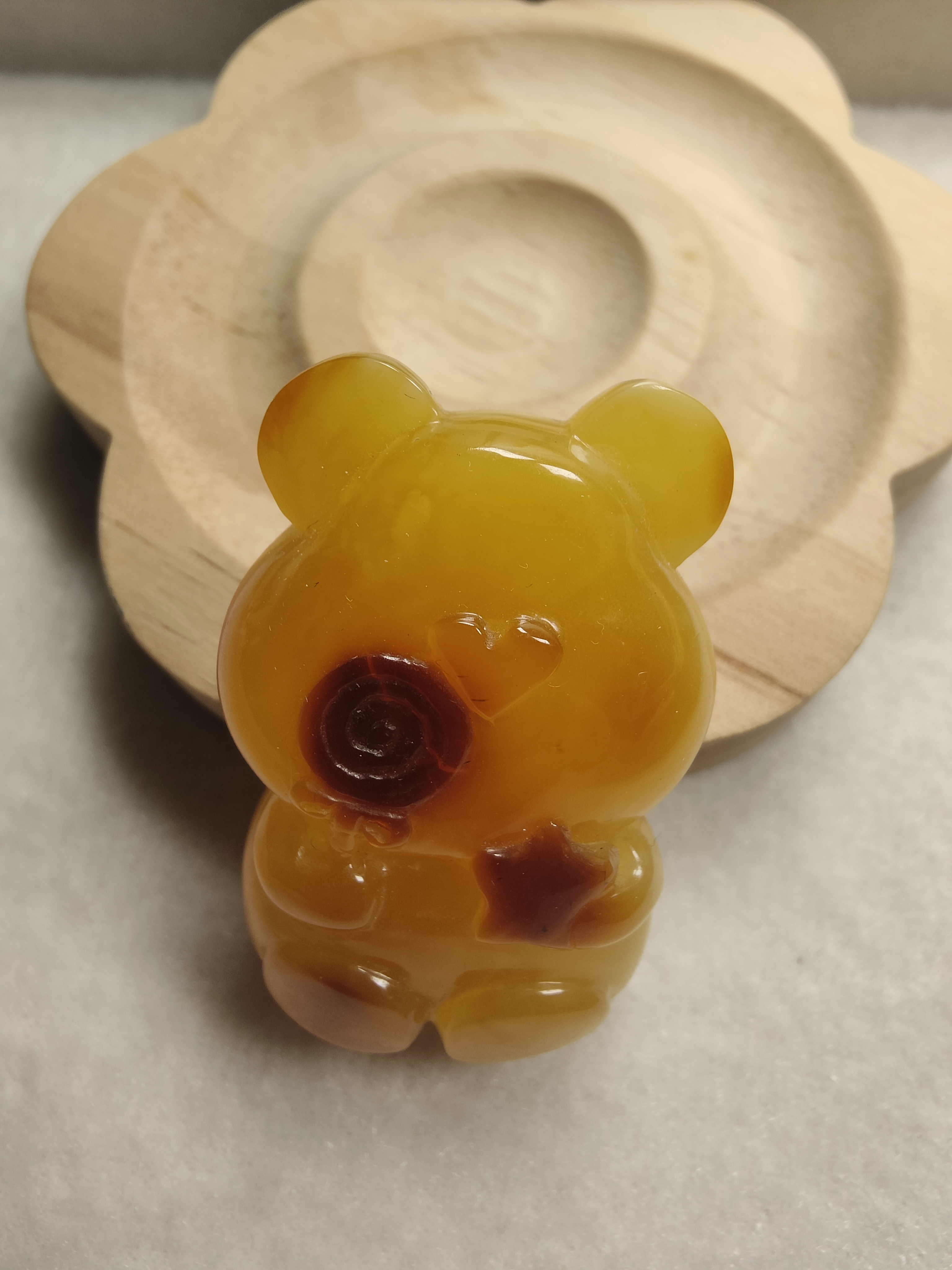 天然蜜蜡鸡油黄俏色小熊