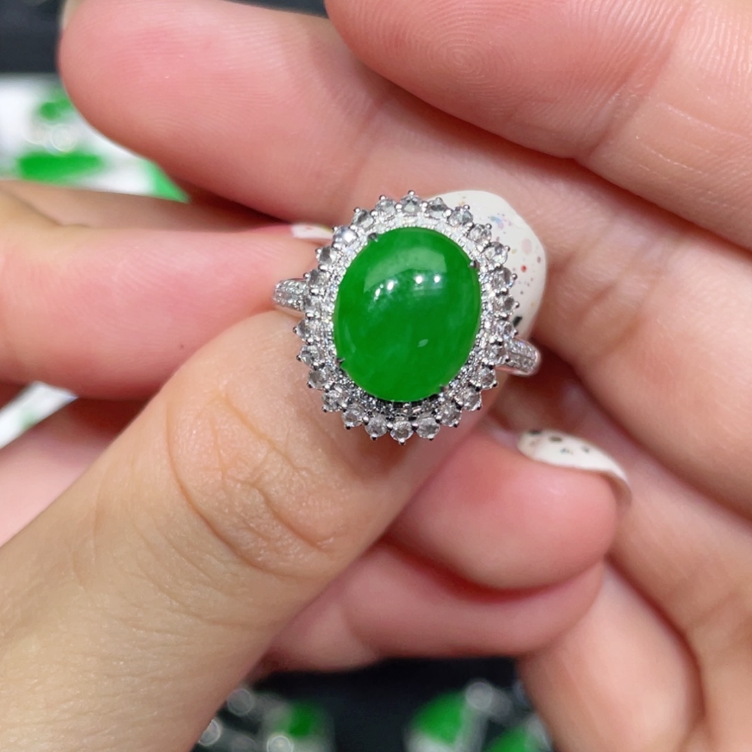 翡翠18K金镶嵌颈饰翡翠