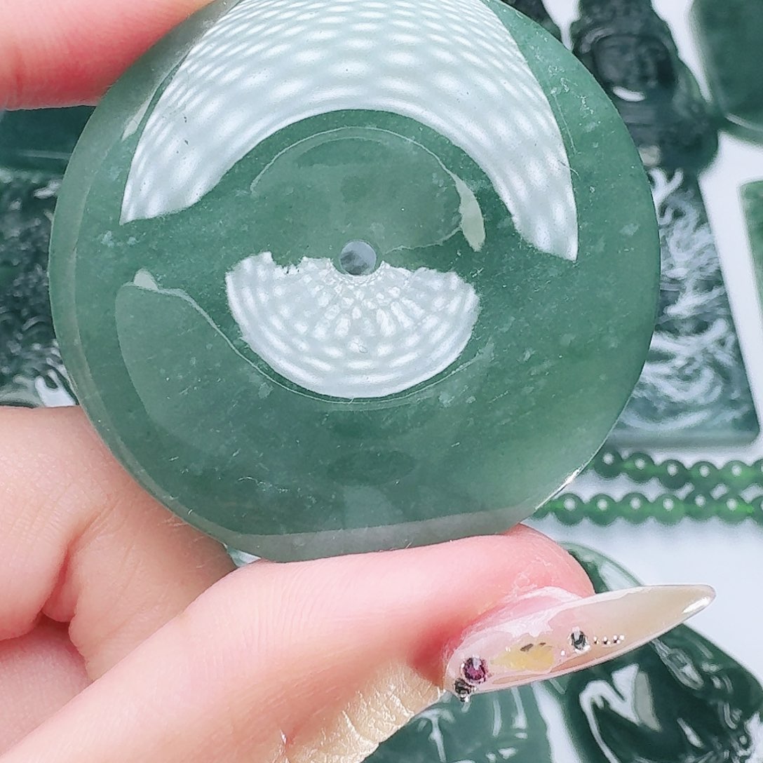 翡翠未镶嵌颈饰天然的A货翡翠多样性发其一 