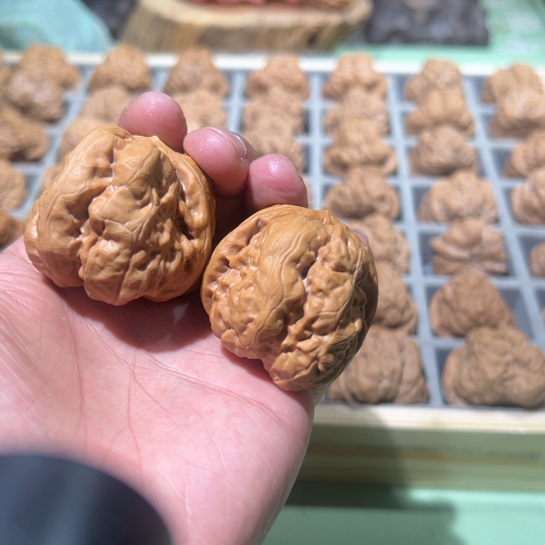 晴***冷菩提籽类文玩核桃蛤蟆头