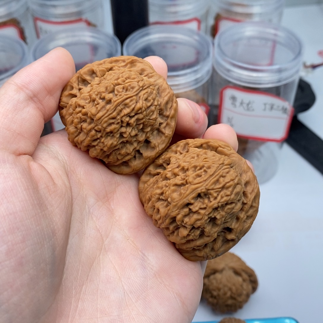 桃核把件核桃品种，赵喜满球疆，尺寸40mm，两只