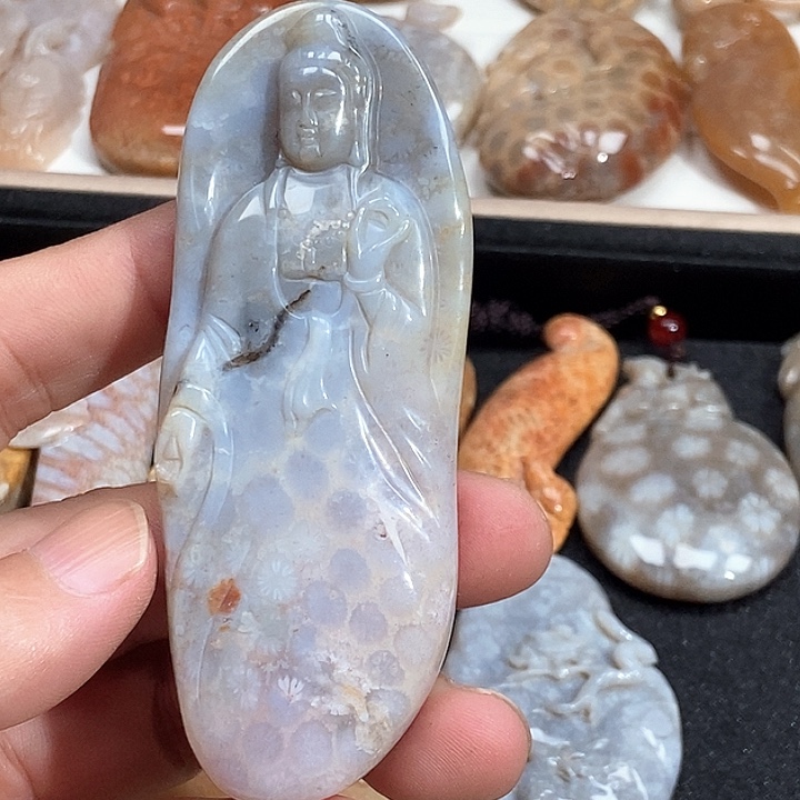 硅化珊瑚（珊瑚玉）未镶嵌颈饰
